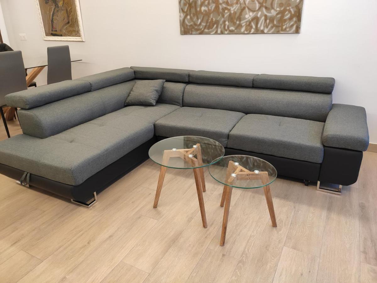 Beachfront Luxury: Sea View Huoneisto Fuengirola