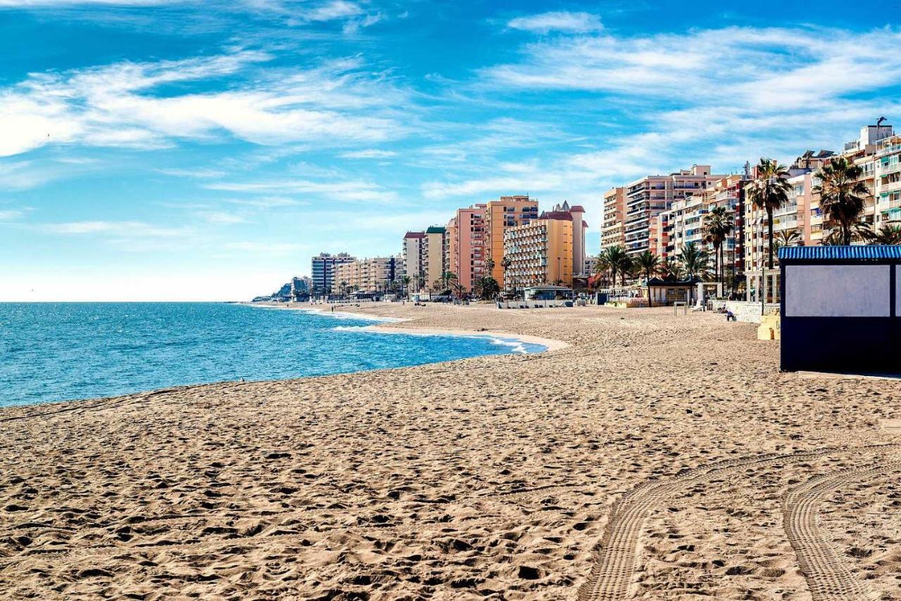 Huoneisto Beachfront Luxury: Sea View *
