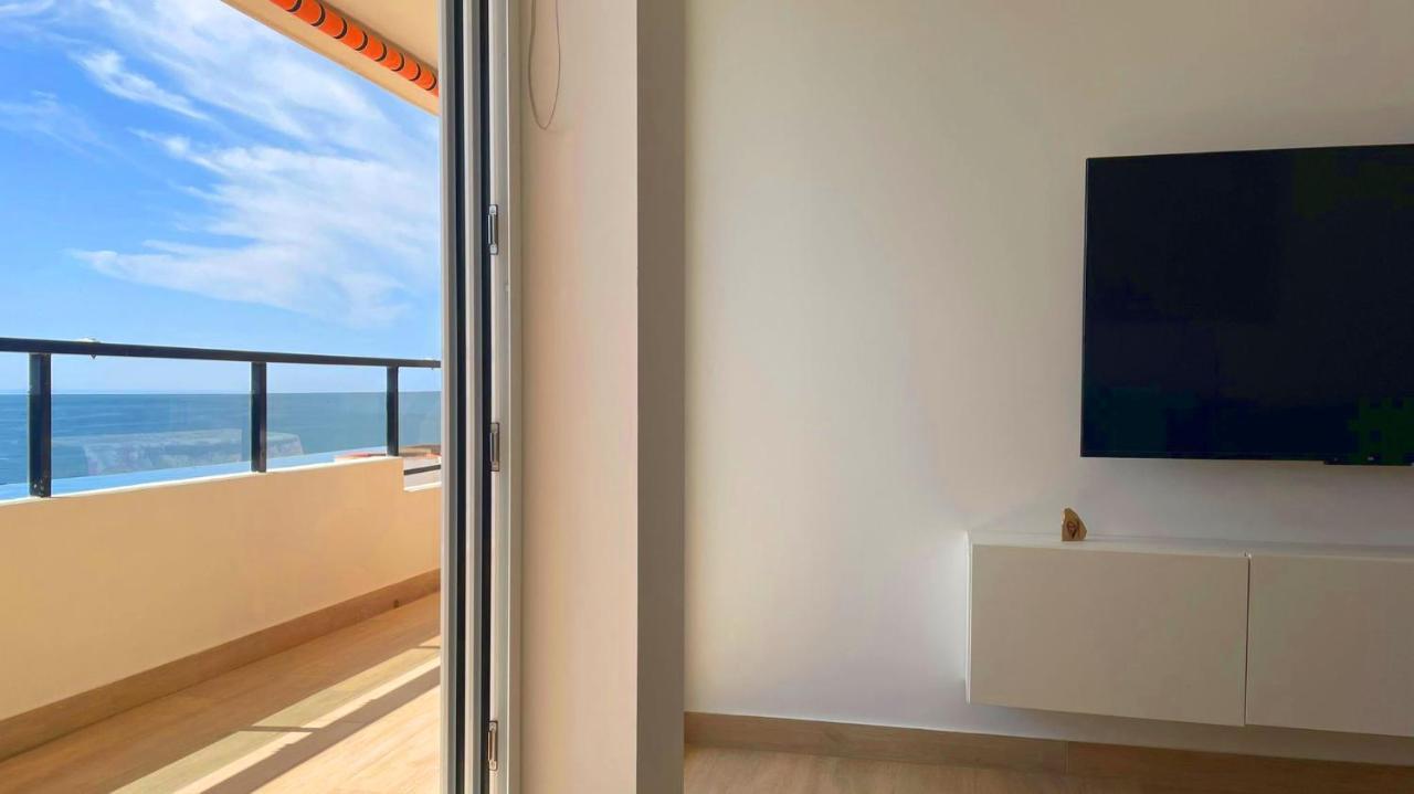 Huoneisto Beachfront Luxury: Sea View *