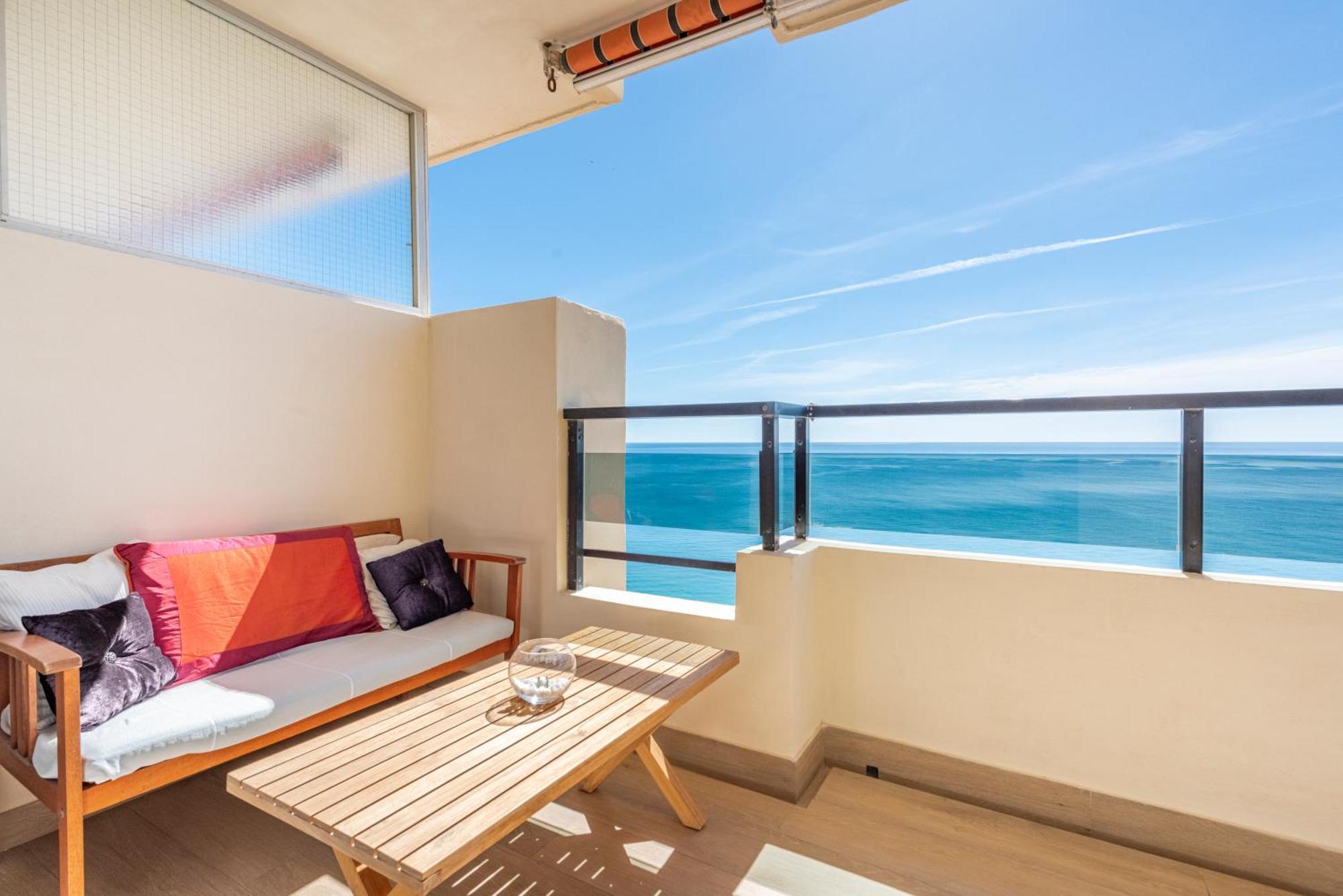 Beachfront Luxury: Sea View Fuengirola