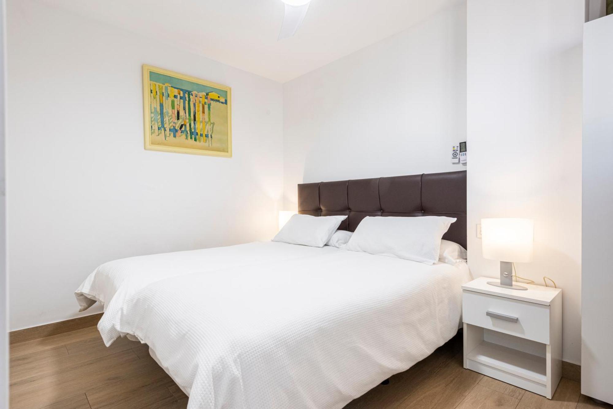 Huoneisto Beachfront Luxury: Sea View