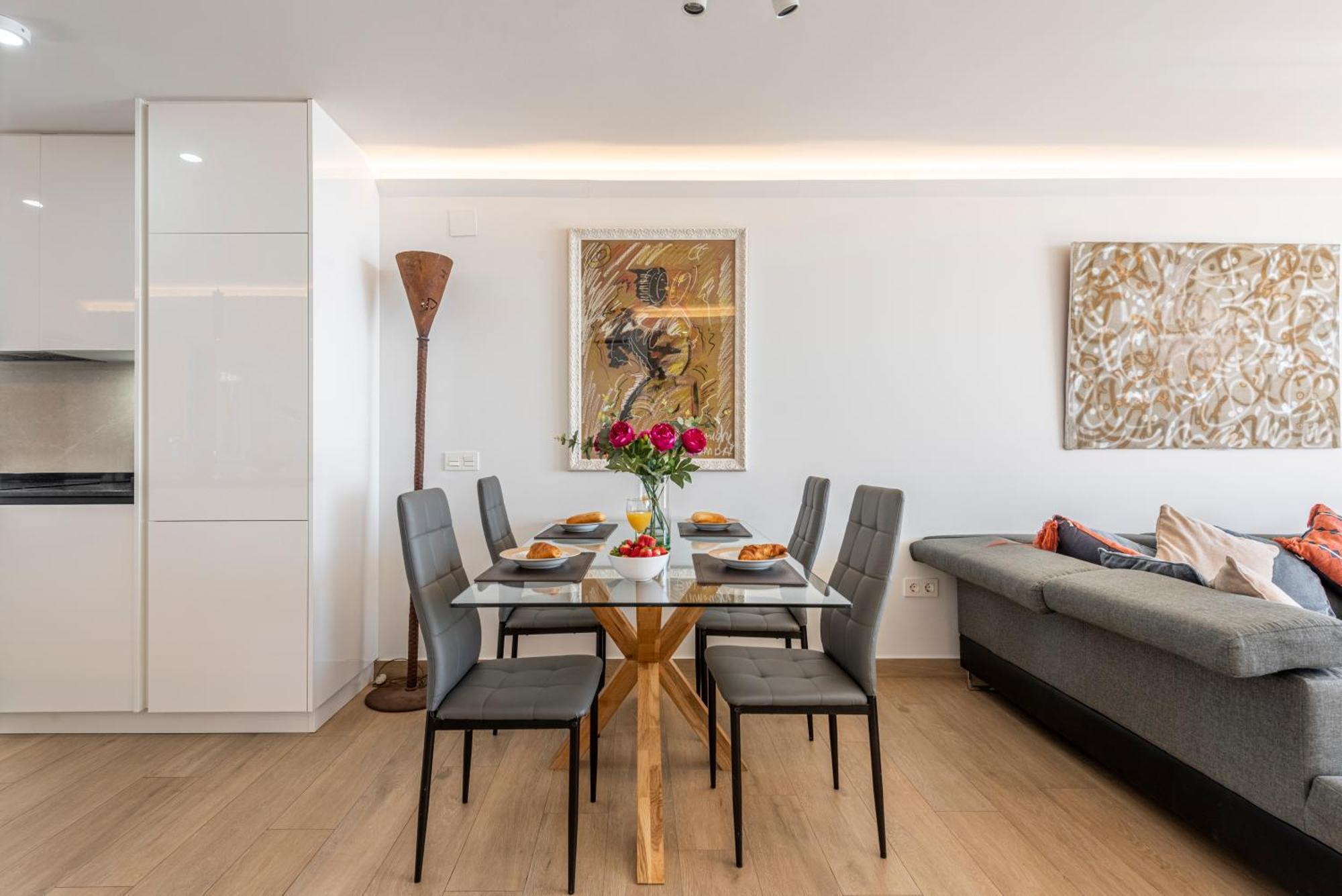 Beachfront Luxury: Sea View Huoneisto Fuengirola